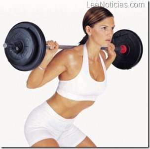 Puedes aumentar tu masa muscular mediante pesas