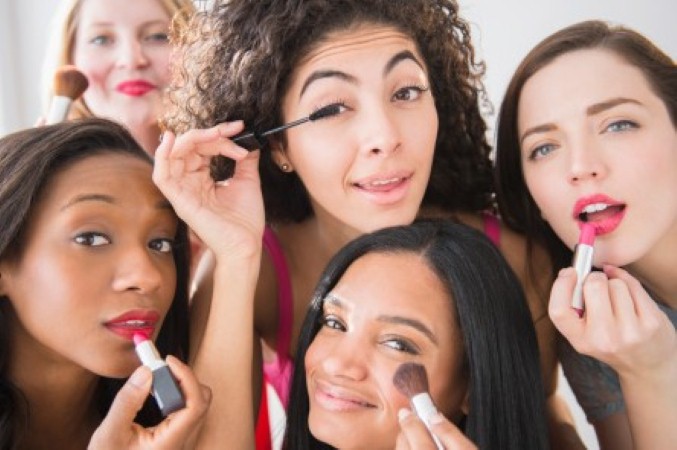 10 errores comunes que cometen las mujeres al maquillarse