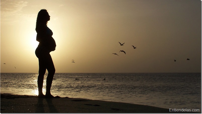mujer-embarazada-playa-mar